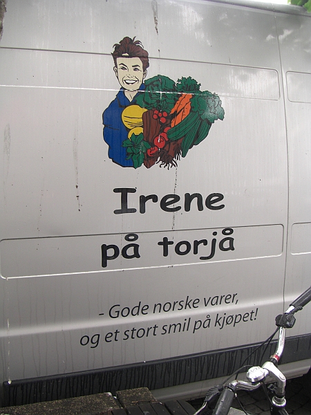 CIMG7511.JPG - oversatt til norsk: Irene på torget