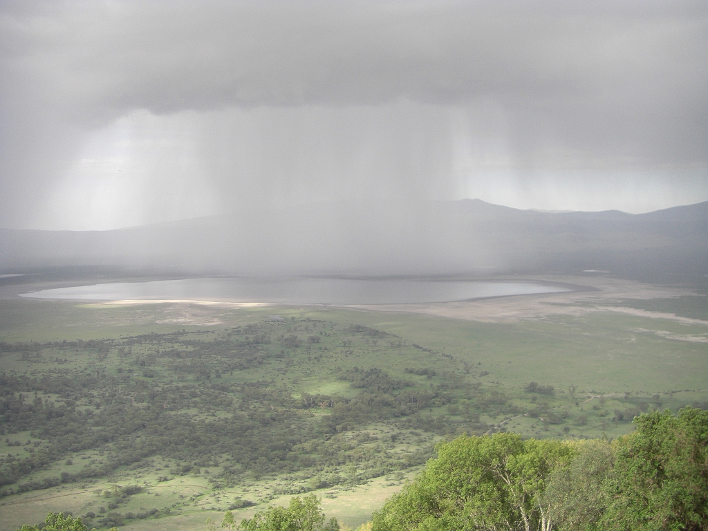 CIMG4041.JPG - wall of rain over Ngorongoro caldera