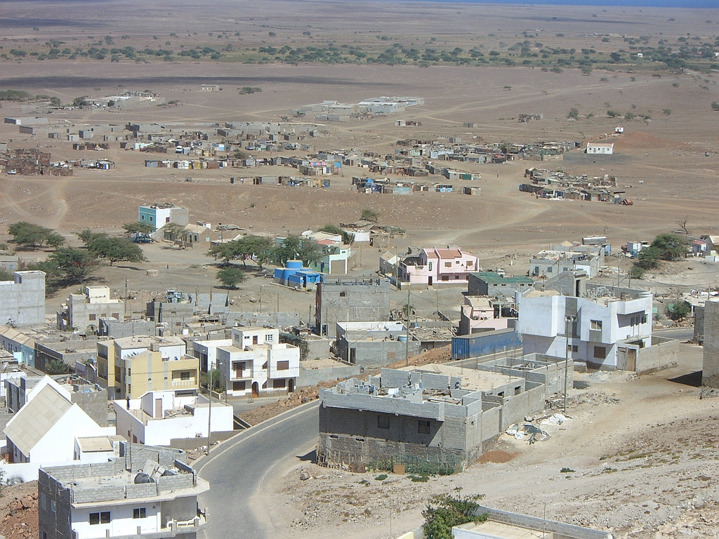 CIMG9445.JPG - [no] utenfor byen en "shanty town" fra Senegal  [pl] poza miastem dzielnica biedoty z Senegalu