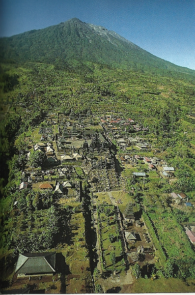 Indonesia1992-102.jpg - Pura Besakih airphoto