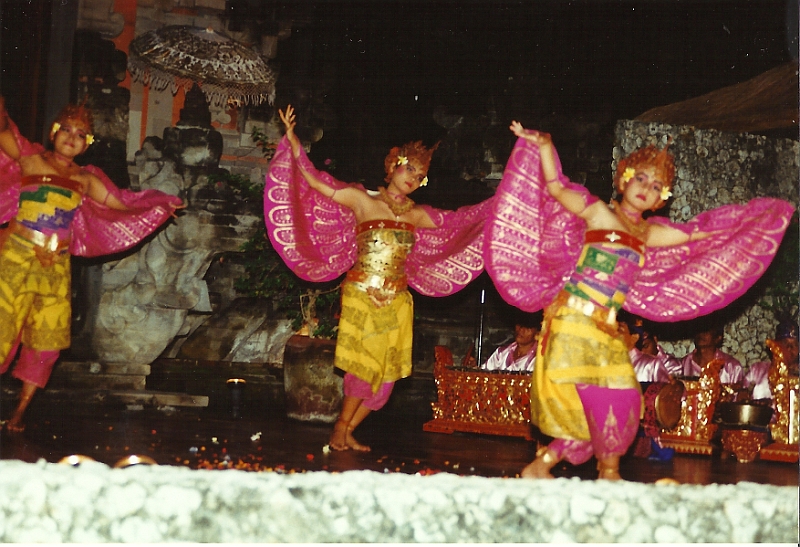 Indonesia1992-60.jpg - tari kupu - butterfly dance